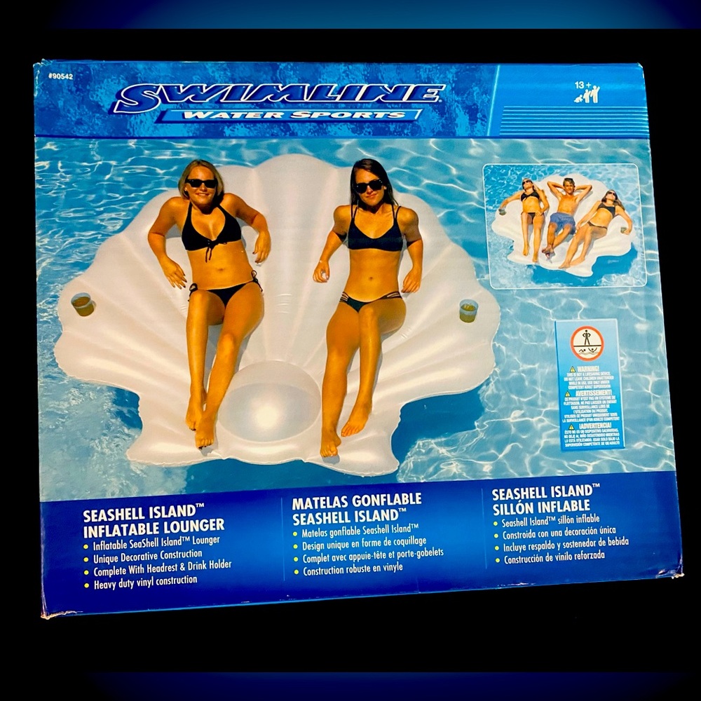 White Seashell Island Inflatable Lounger